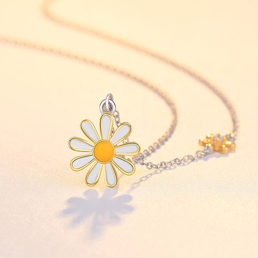 Daisy Bloom Necklace — Sterling Silver Floral Pendant